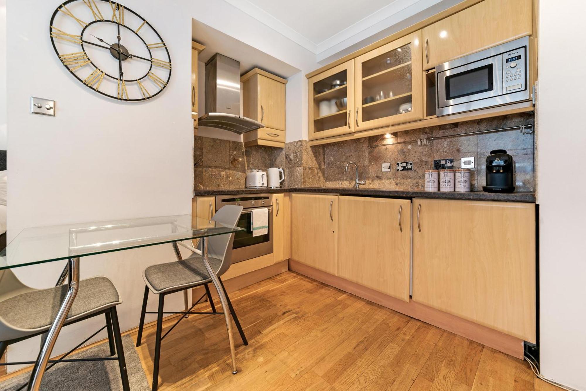 Your In The Heart Of - In Nell Gwynn House Apartment London