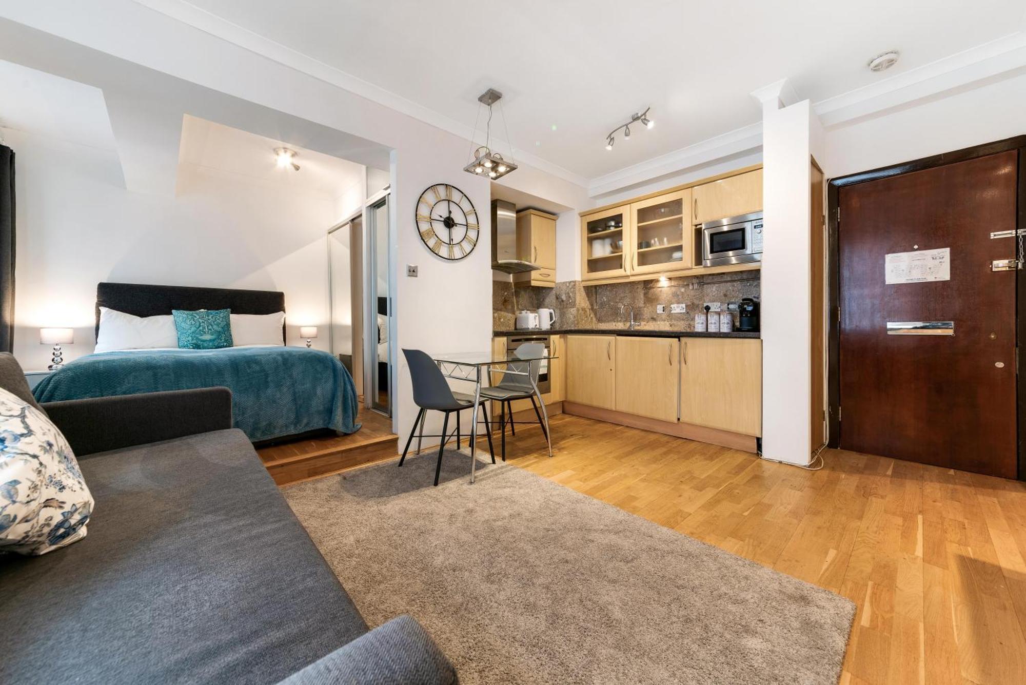 Your In The Heart Of - In Nell Gwynn House * London