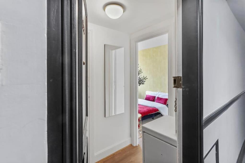 Your In The Heart Of - In Nell Gwynn House *