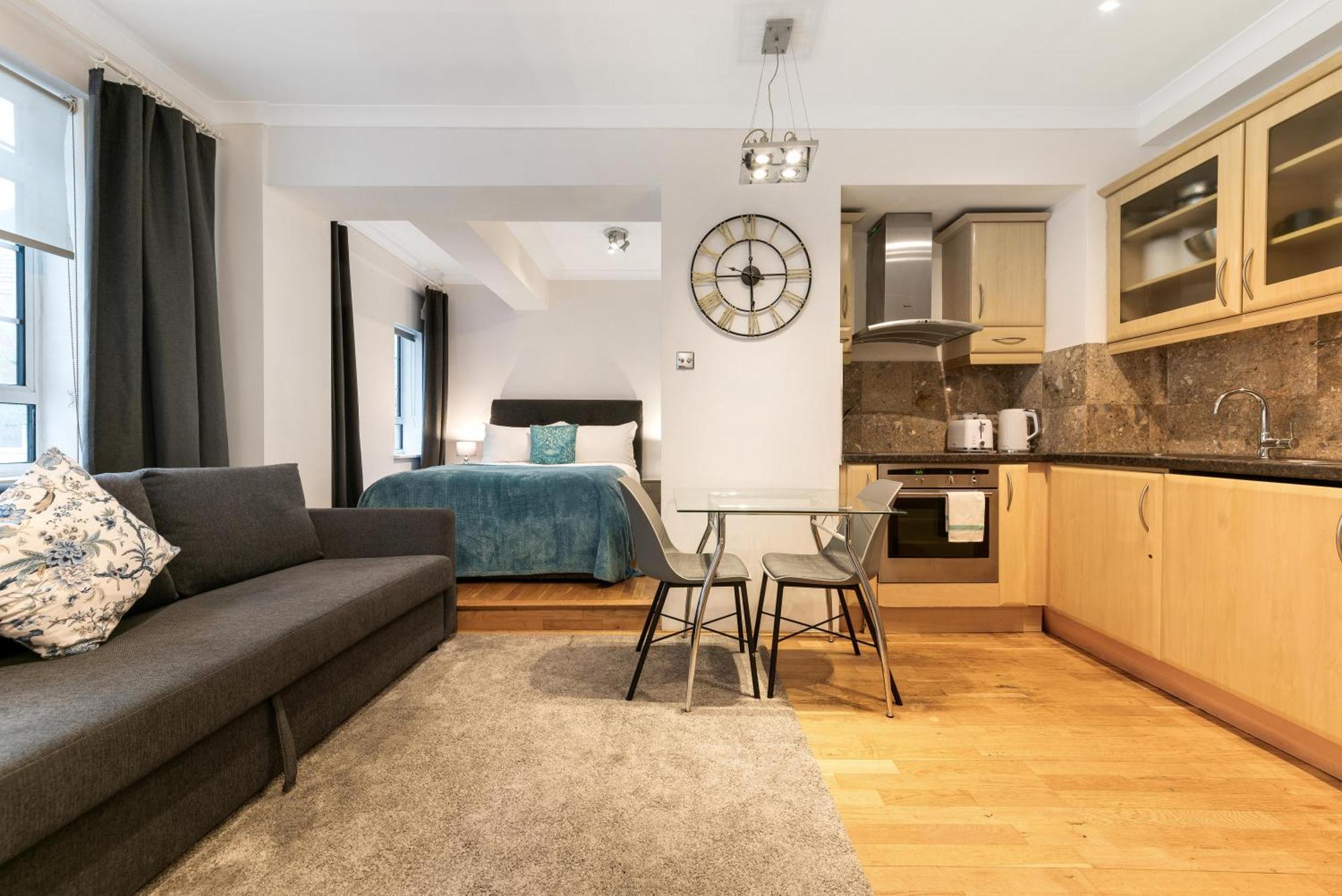 Your In The Heart Of - In Nell Gwynn House *
