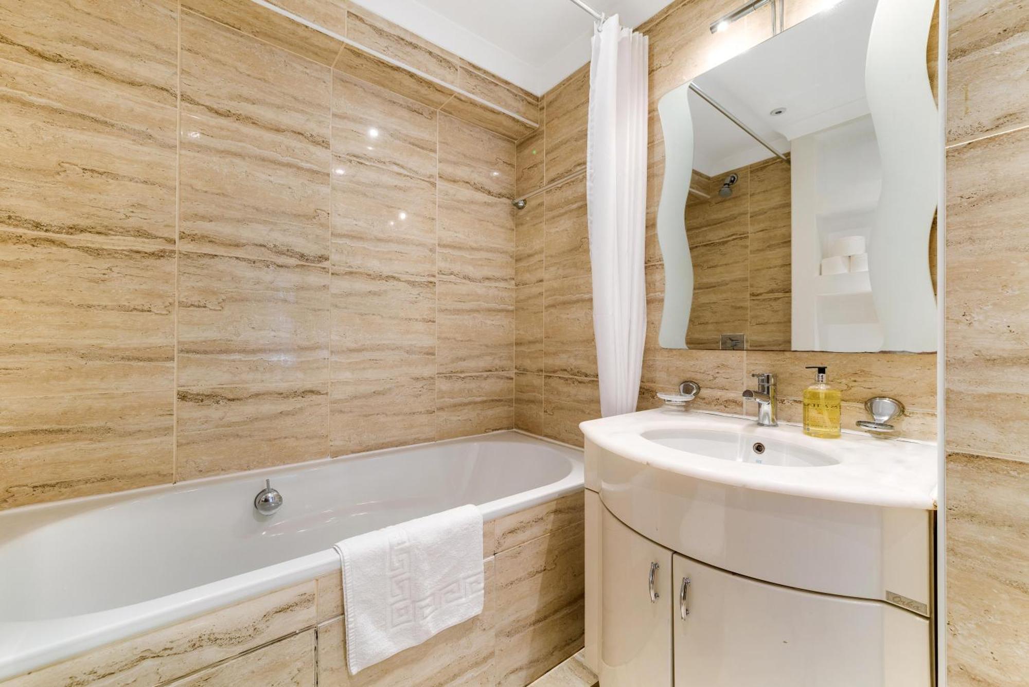 Your In The Heart Of - In Nell Gwynn House Apartment *