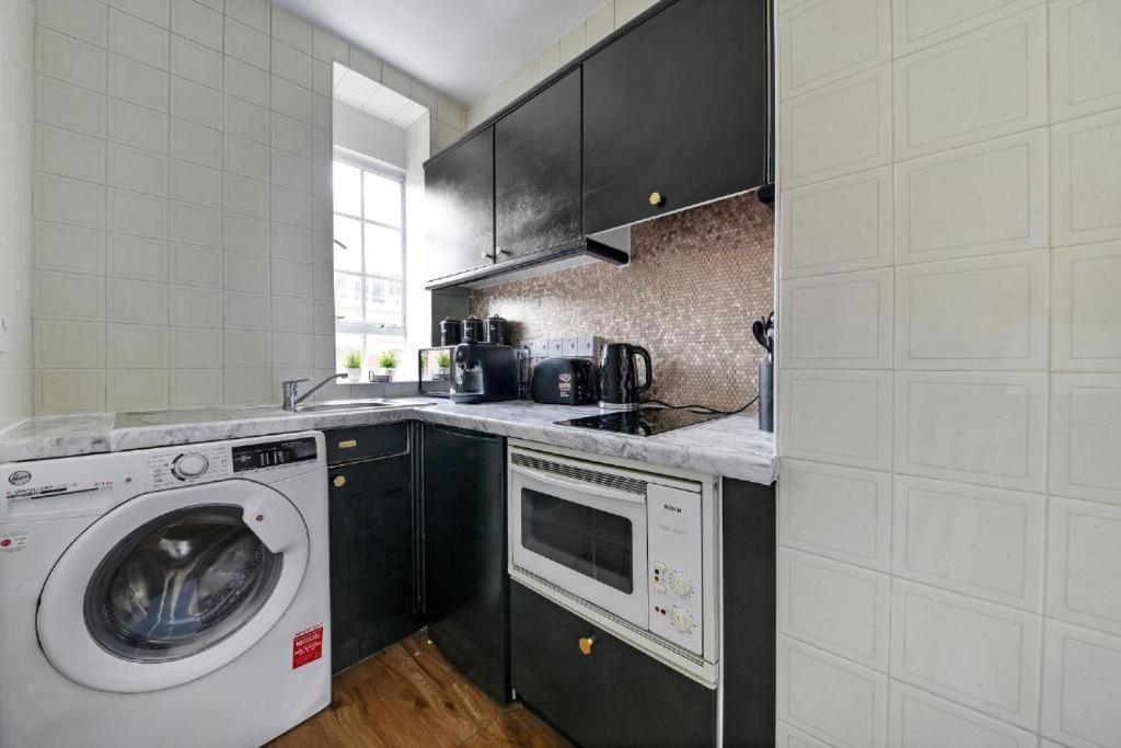 Your In The Heart Of - In Nell Gwynn House London