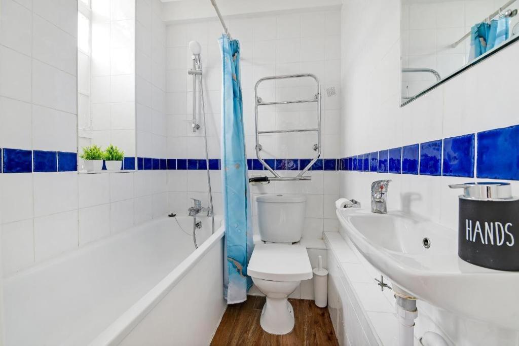 Your In The Heart Of - In Nell Gwynn House * London
