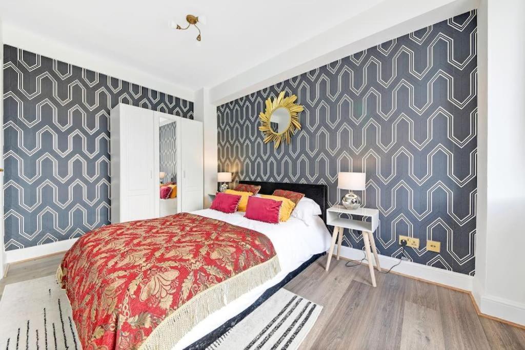 Your In The Heart Of - In Nell Gwynn House